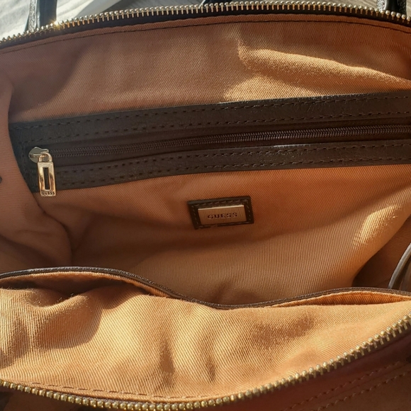 Gently Used • Guess Satchel Purse - including protective bag • Roughly 14 x 9 in - Picture 4 of 6